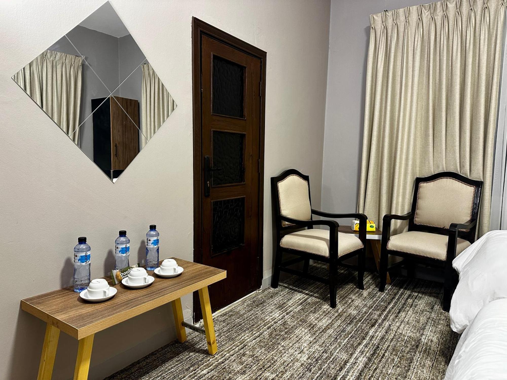 Beit Ahlan Hotel Amman Buitenkant foto