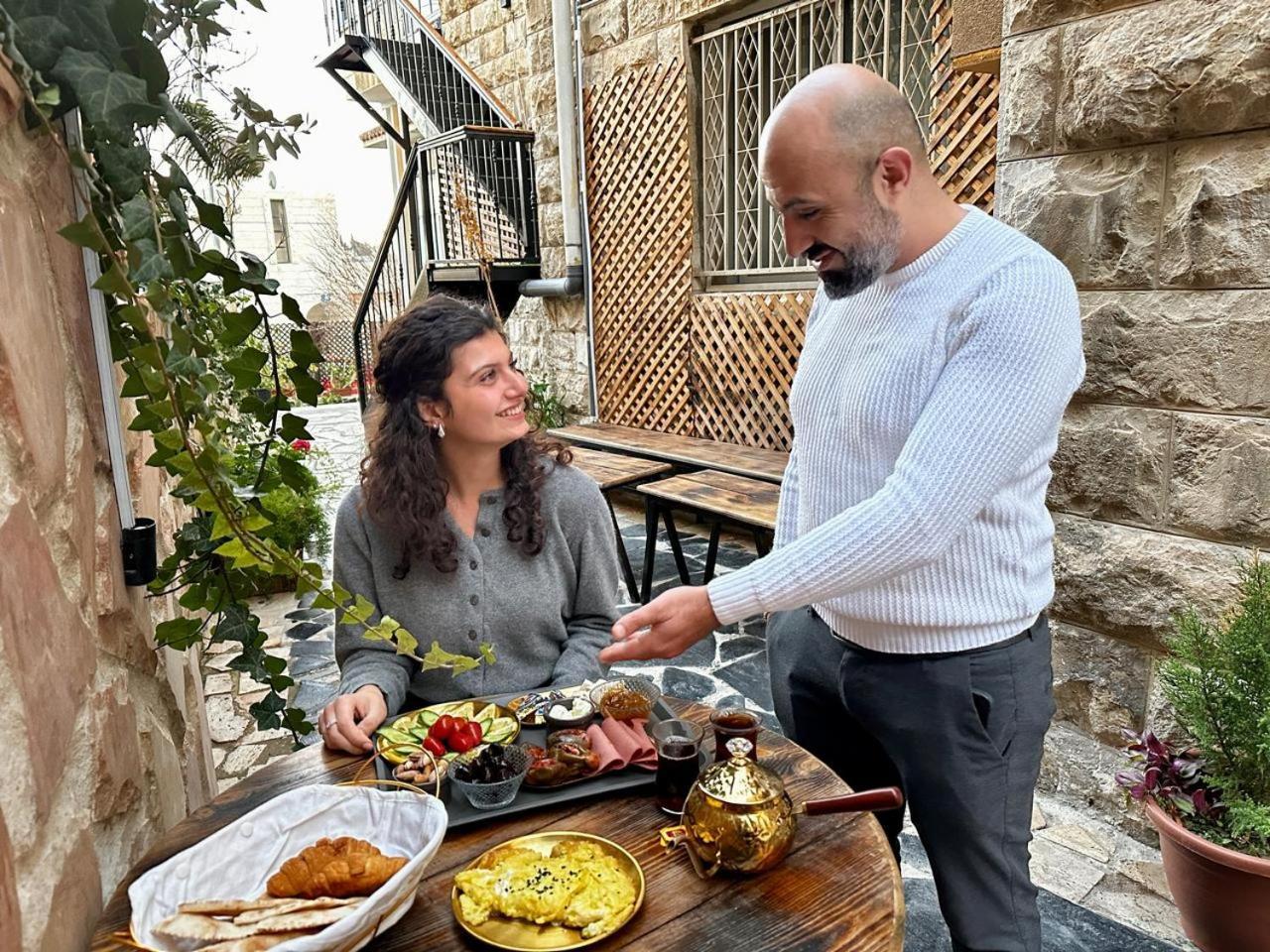 Beit Ahlan Hotel Amman Buitenkant foto